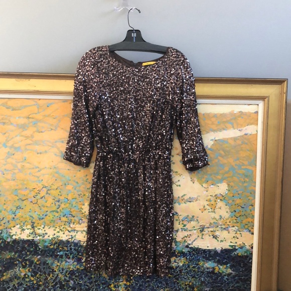 Alice + Olivia Dresses & Skirts - Alice+Olivia women’s size small brown sequin dress